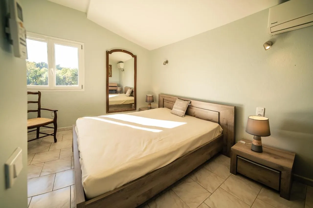 Holiday home La Sainte-Croix: Traditional Provencal Retreat with Pool Vaison-la-Romaine