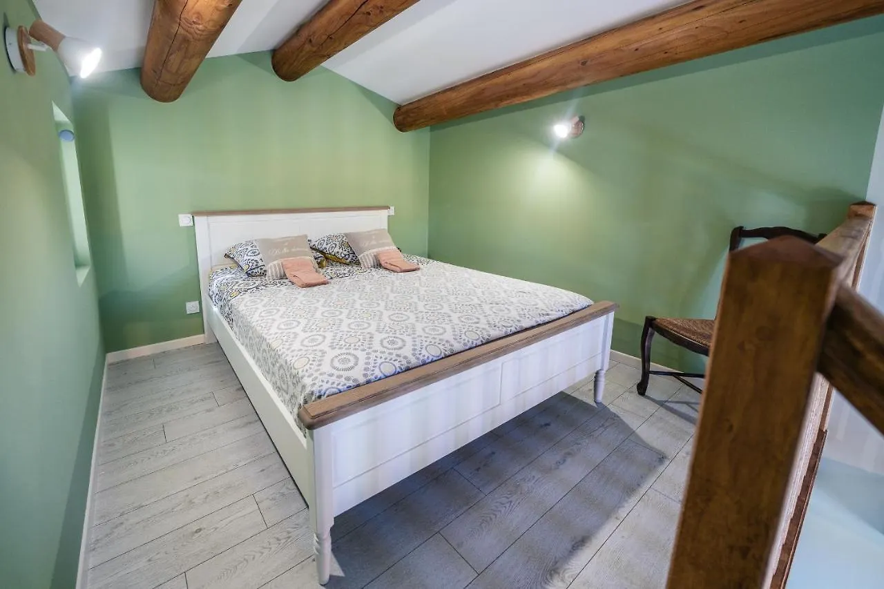 La Sainte-Croix: Traditional Provencal Retreat with Pool Vaison-la-Romaine Holiday home