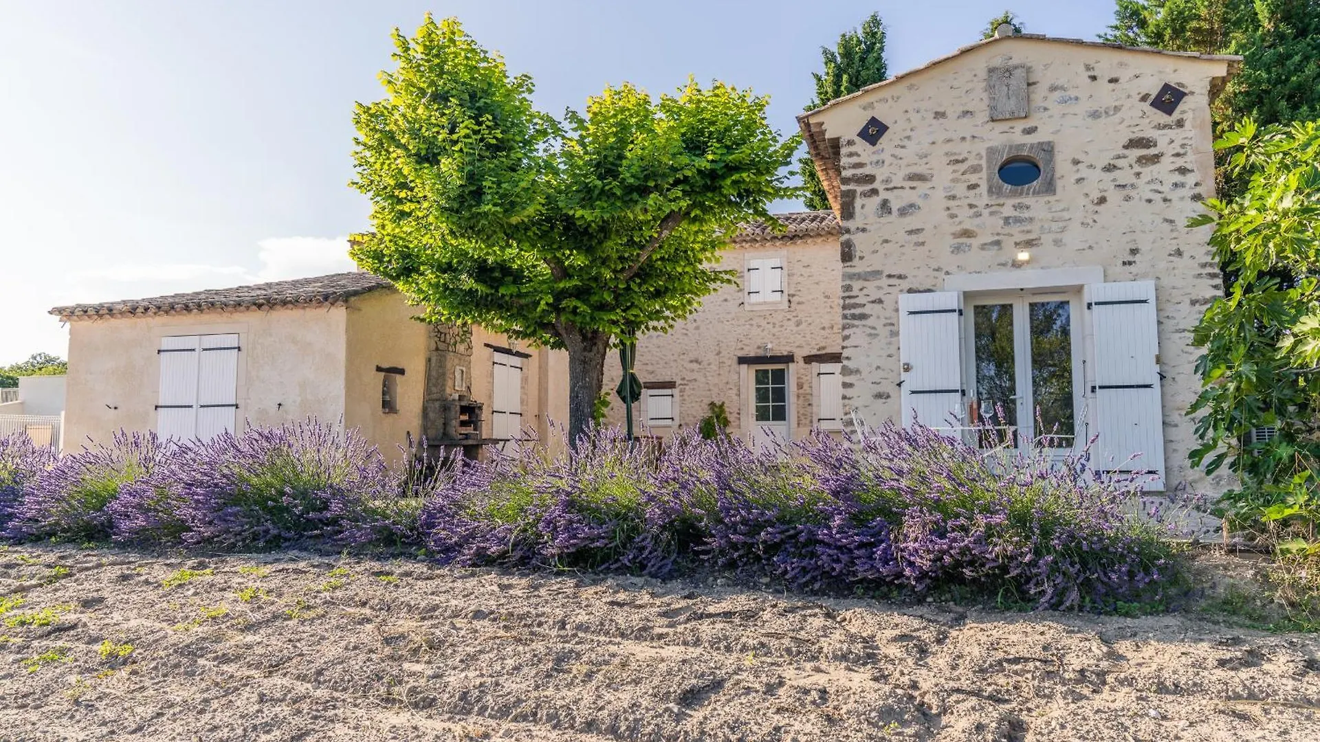 Holiday home La Sainte-Croix: Traditional Provencal Retreat with Pool Vaison-la-Romaine